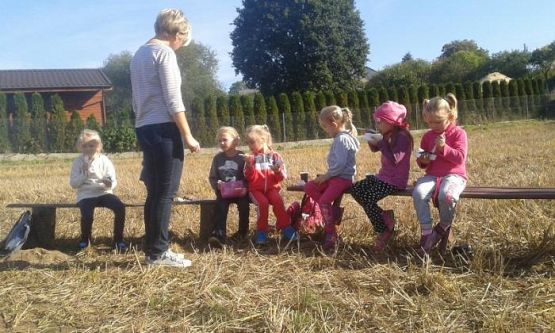  Grafika #30: Oddział Przedszkolny i klasa I świętują Dzień Pieczonego Ziemniaka 2015 r.