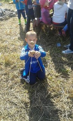  Grafika #33: Oddział Przedszkolny i klasa I świętują Dzień Pieczonego Ziemniaka 2015 r.