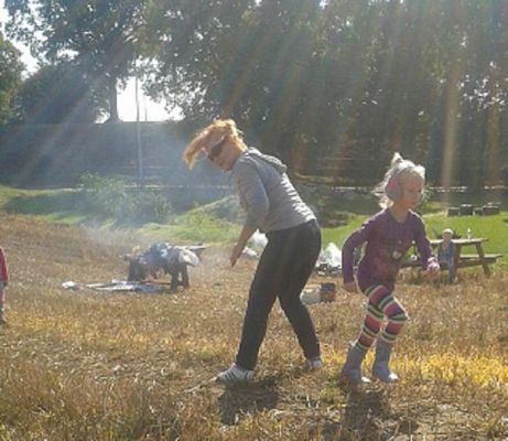  Grafika #49: Oddział Przedszkolny i klasa I świętują Dzień Pieczonego Ziemniaka 2015 r.