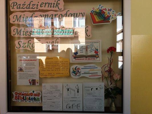  Grafika #8: Październik - Międzynarodowy Miesiąc Bibliotek Szkolnych