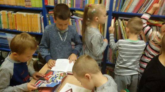  Grafika #4: Wizyta 6-latków w szkolnej bibliotece