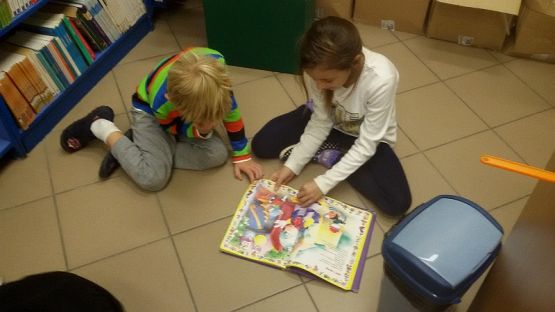  Grafika #1: Wizyta 6-latków w szkolnej bibliotece