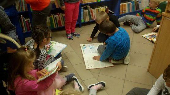  Grafika #3: Wizyta 6-latków w szkolnej bibliotece
