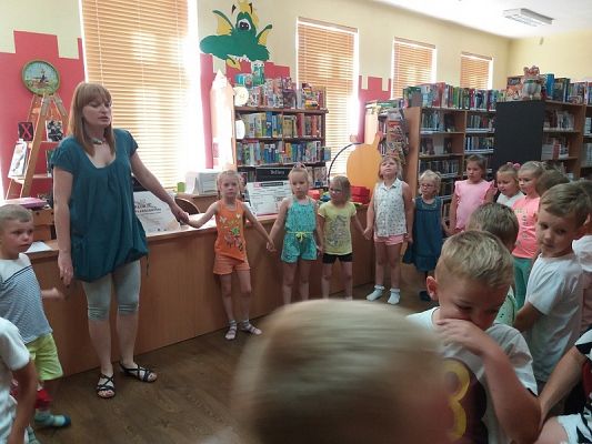  Grafika #3: Wycieczka 6 - latków do MBP w Lęborku