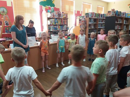  Grafika #8: Wycieczka 6 - latków do MBP w Lęborku