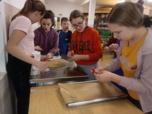 Grafika #4: Zapach świąt