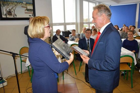  Grafika #18: Otwarcie Izby Regionalnej