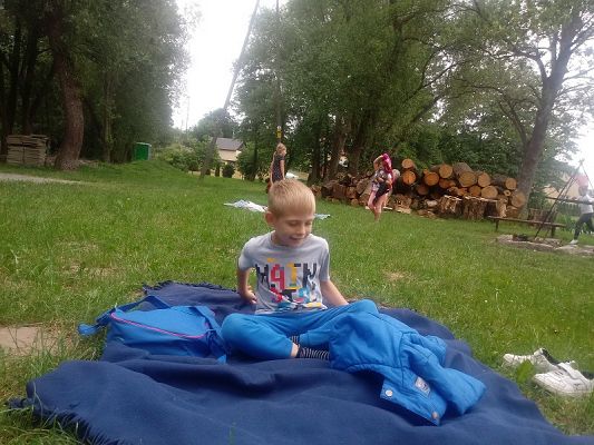  Grafika #0: Piknik nad jeziorem