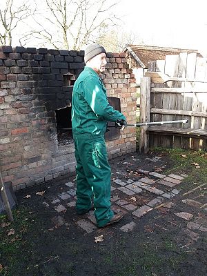  Grafika #19: Zwiedzanie skansenu w Klukach z lekcją muzealną pt. Wokół kuchennego pieca