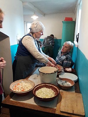  Grafika #57: Zwiedzanie skansenu w Klukach z lekcją muzealną pt. Wokół kuchennego pieca