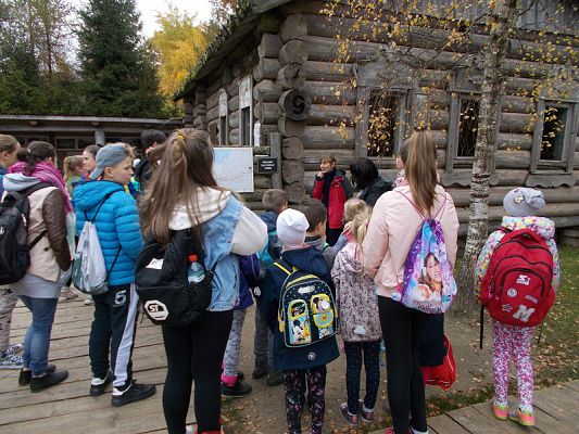  Grafika #1: Wycieczka do Centrum Edukacji i Promocji Regionu w Szymbarku