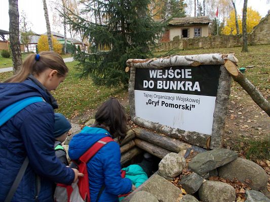  Grafika #4: Wycieczka do Centrum Edukacji i Promocji Regionu w Szymbarku