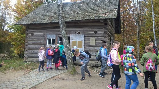  Grafika #32: Wycieczka do Centrum Edukacji i Promocji Regionu w Szymbarku