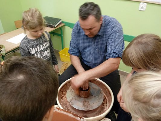  Grafika #3: Warsztaty ludowe z garncarstwa