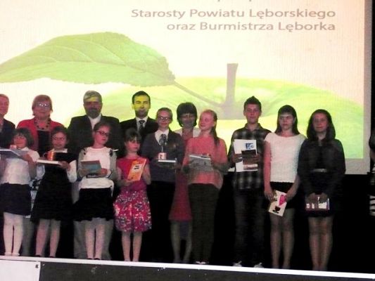  Grafika #0: Wiosenny powiew poezji ze złotem w tle.