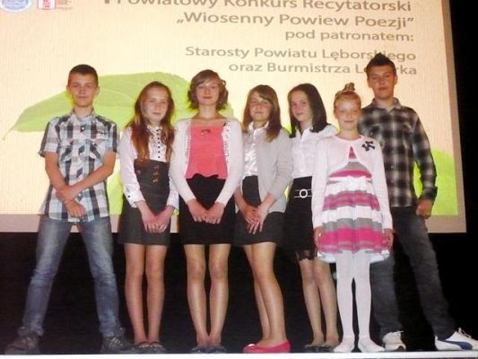  Grafika #1: Wiosenny powiew poezji ze złotem w tle.