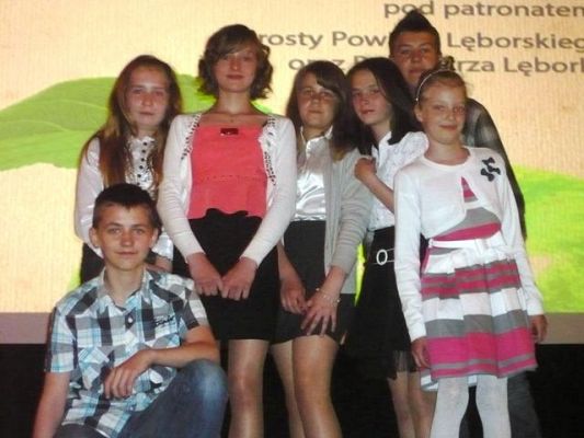  Grafika #2: Wiosenny powiew poezji ze złotem w tle.