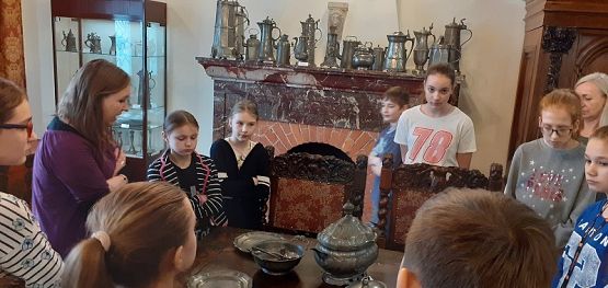 Grafika #11: Wycieczka klas VI do Muzeum