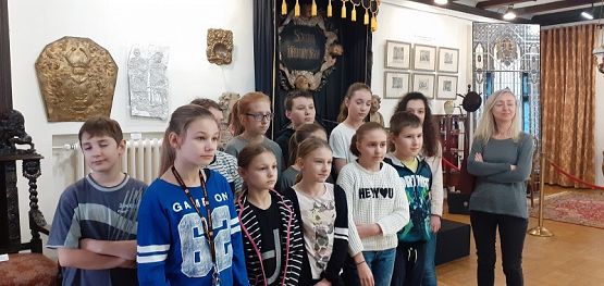 Grafika #12: Wycieczka klas VI do Muzeum