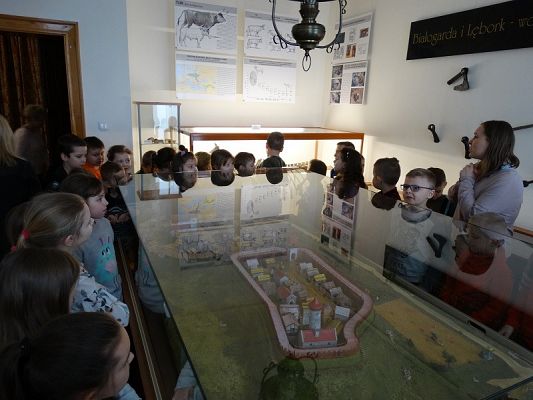  Grafika #6: Wycieczka kl. I i 6-latków do Muzeum w Lęborku