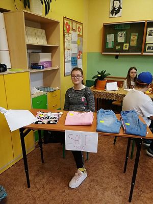  Grafika #1: Scenki teatralne na języku polskim