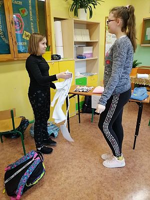  Grafika #7: Scenki teatralne na języku polskim