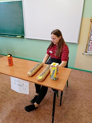  Grafika #8: Scenki teatralne na języku polskim