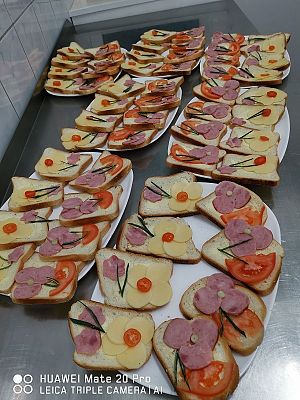 Grafika #3: Krasnale na kanapce :)