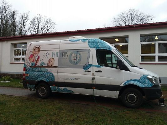 Grafika #0: Bezpłatne świadczenia stomatologiczne w Dentobusie