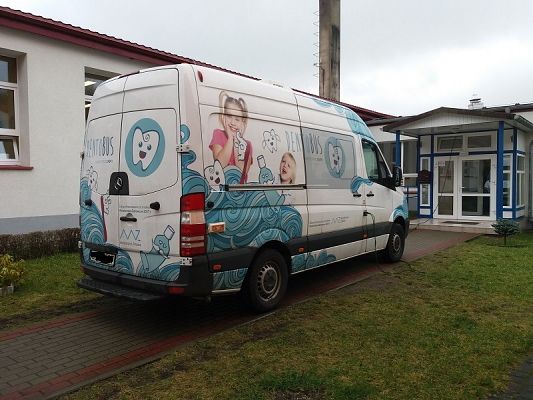 Grafika #1: Bezpłatne świadczenia stomatologiczne w Dentobusie