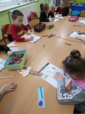 Grafika #2: Bezpieczne ferie - projekt Dzieci uczą rodziców