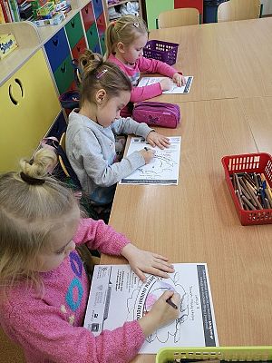  Grafika #2: Projekt pt. Dzieci uczą rodziców - Segregowanie odpadów