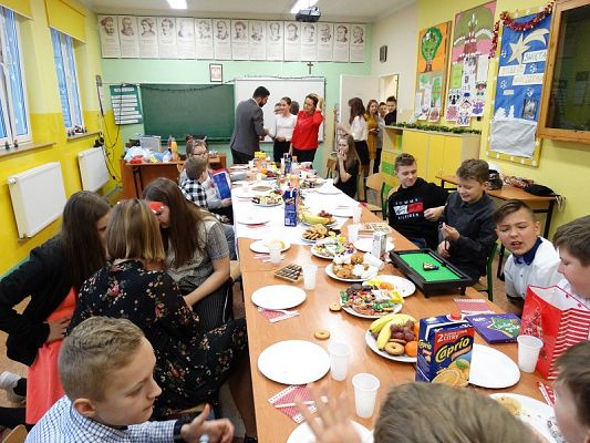 Grafika #5: Wigilie klasowe