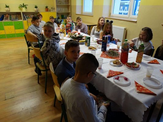 Grafika #9: Wigilie klasowe