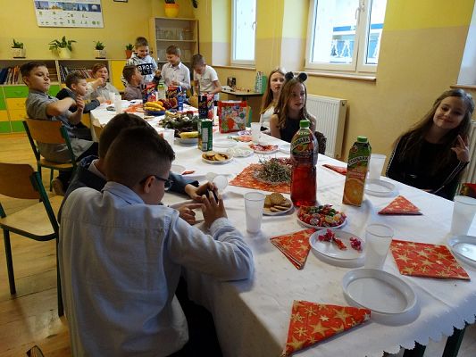 Grafika #10: Wigilie klasowe