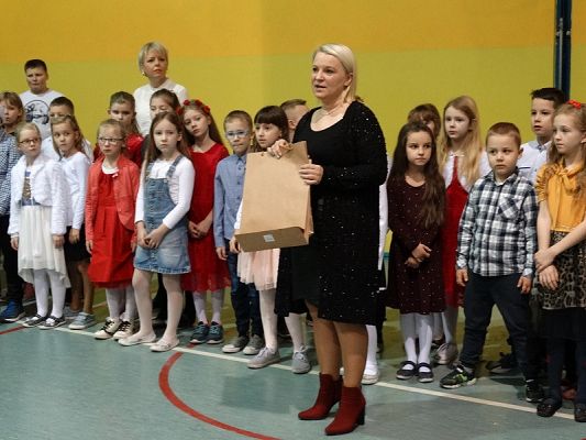  Grafika #3: Uczennice naszej szkoły wyróżnione w Gminnym Konkursie na wiersz bożonarodzeniowy