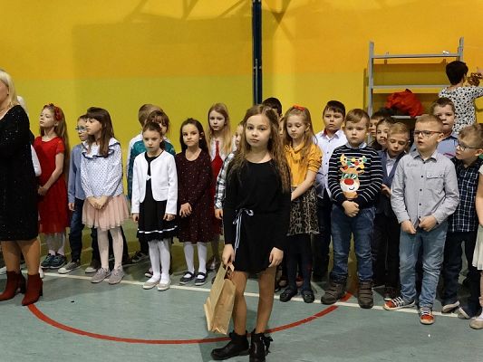  Grafika #1: Uczennice naszej szkoły wyróżnione w Gminnym Konkursie na wiersz bożonarodzeniowy