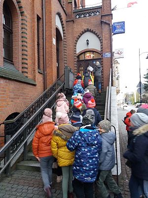 Grafika #1: Wyjazd na pocztę i do MBP w Lęborku