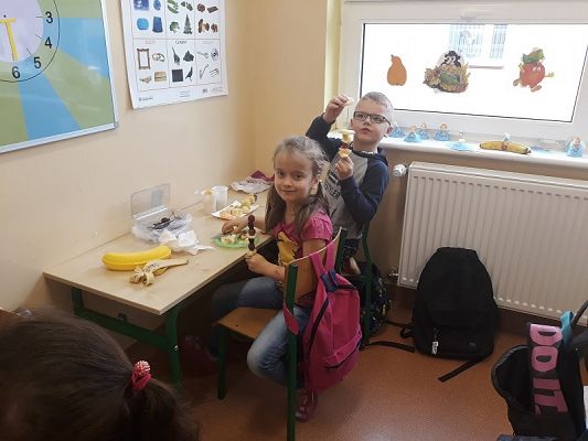  Grafika #3: Szaszłyki z owoców