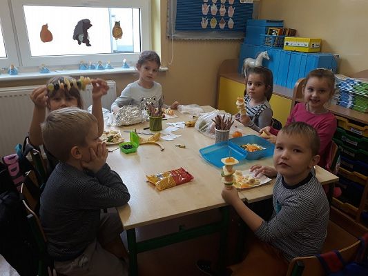  Grafika #5: Szaszłyki z owoców