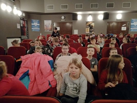  Grafika #1: Wyjazd na przedstawienie pt. Inny chłopak