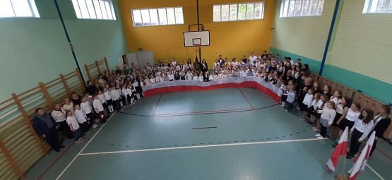 Grafika #8: Szkoła do Hymnu