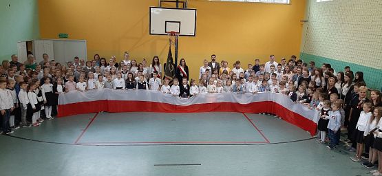 Grafika #4: Szkoła do Hymnu