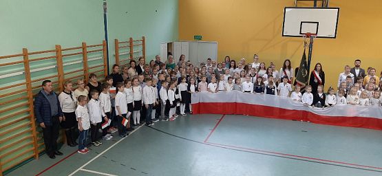 Grafika #2: Szkoła do Hymnu