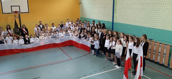 Grafika #3: Szkoła do Hymnu