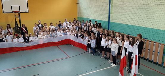 Grafika #5: Szkoła do Hymnu