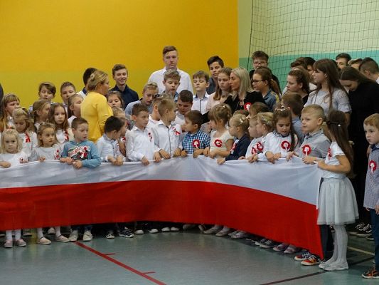 Grafika #9: Szkoła do Hymnu