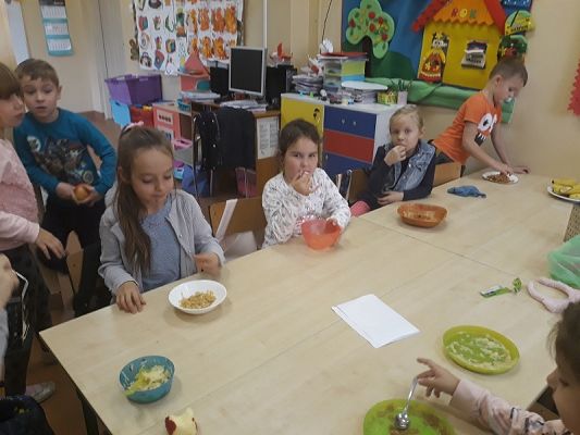 Grafika #7: Desery z jabłek