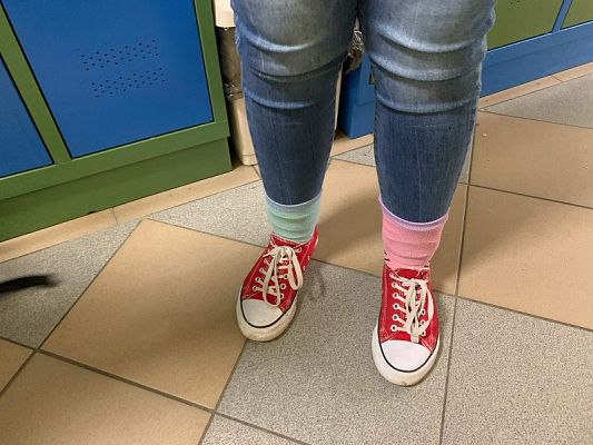 Grafika #17: Dzień Kolorowej skarpetki