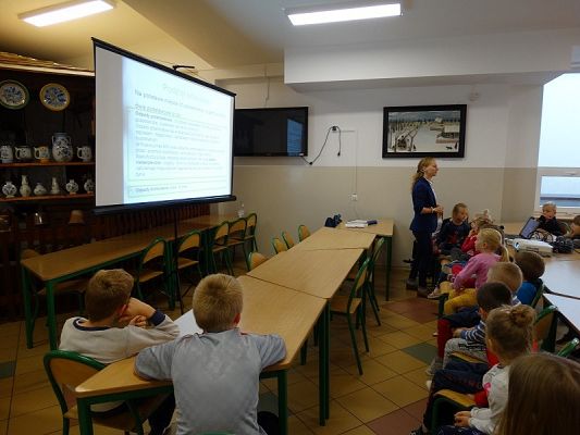 Grafika #7: Uczymy się segregacji śmieci